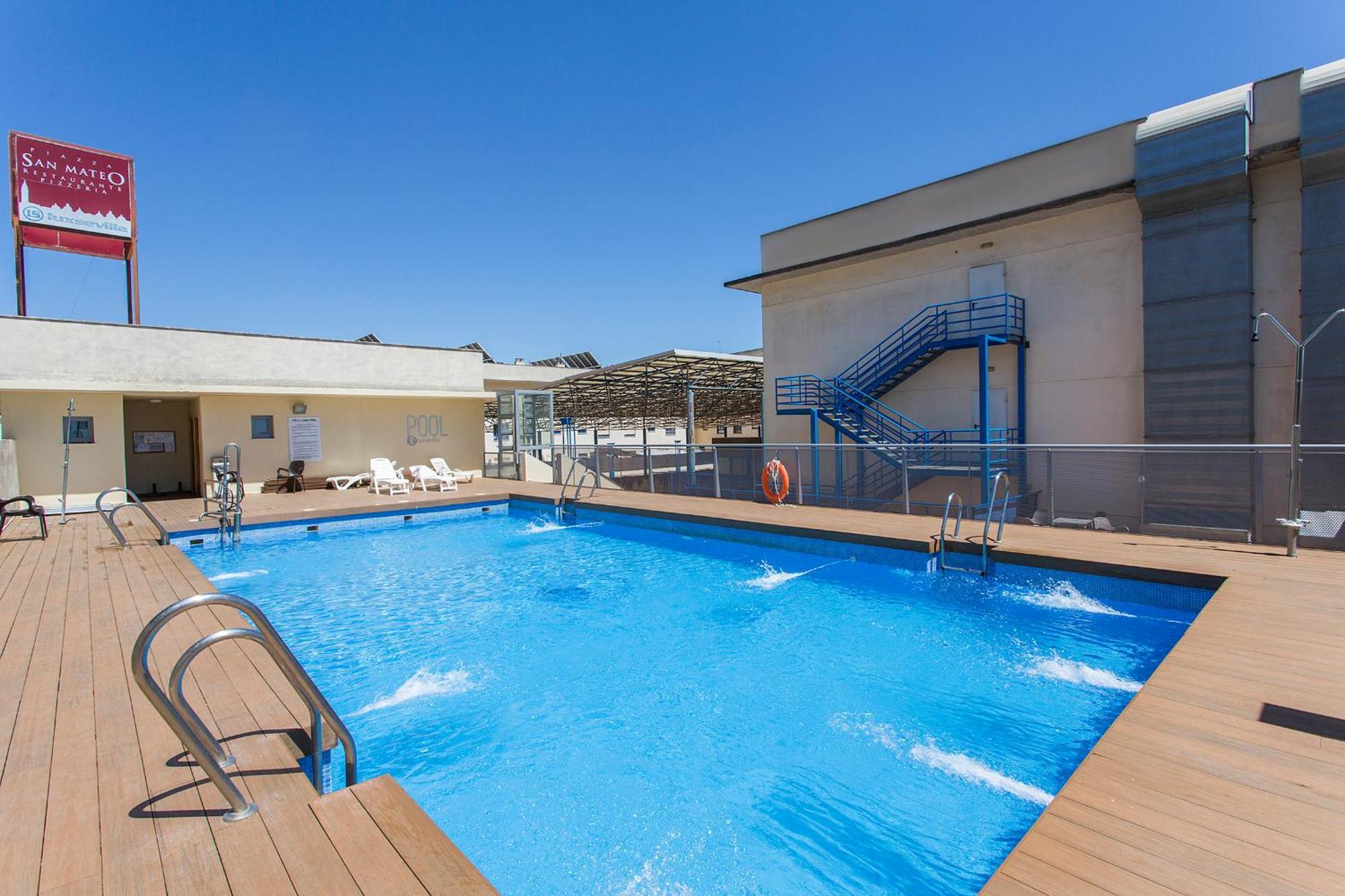 Aticos Lux Sevilla Piscina Parking 볼무요스 외부 사진
