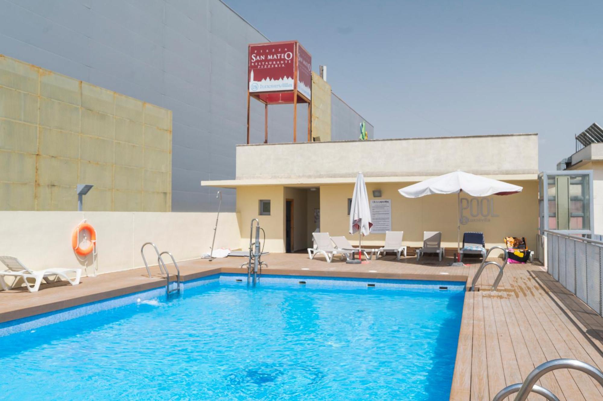 Aticos Lux Sevilla Piscina Parking 볼무요스 외부 사진